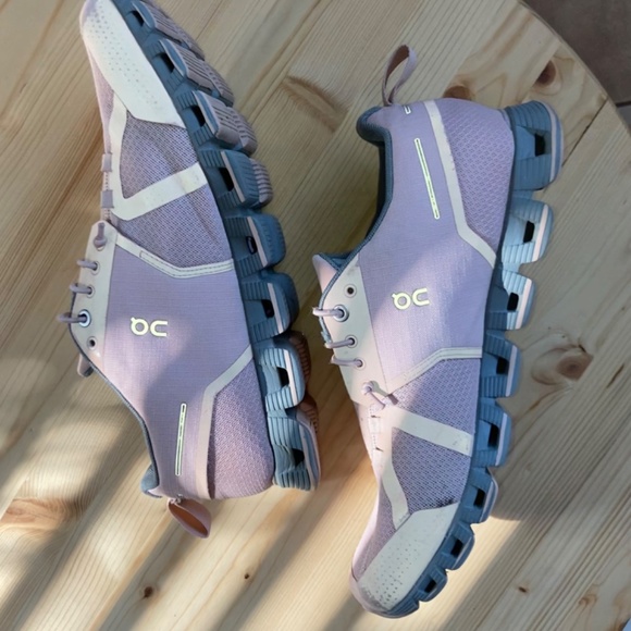 On Cloud Waterproof Running Shoes Rose/Lunar - Picture 9 of 13